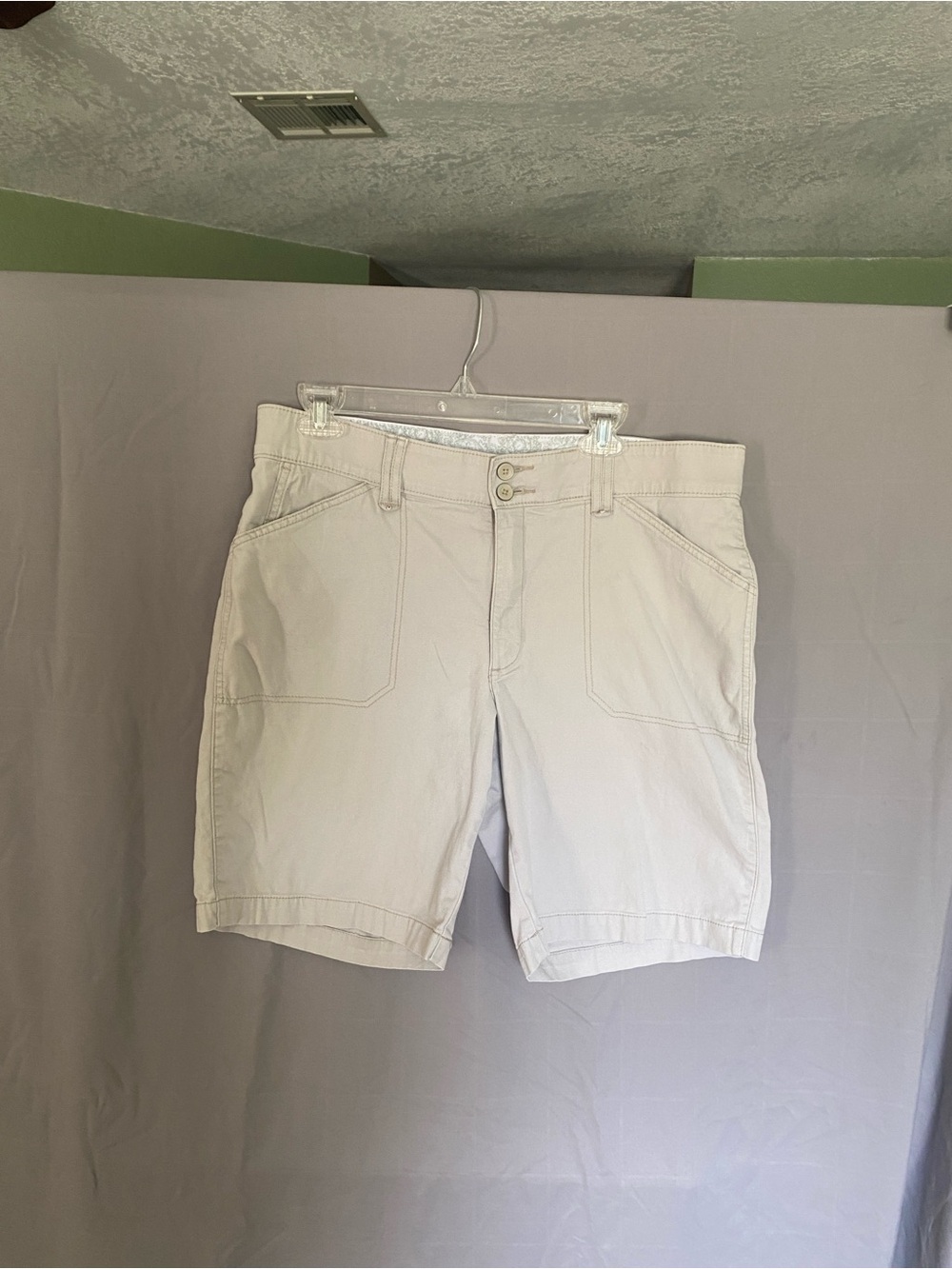 Lee Women's Light Cream Casual Bermuda Shorts